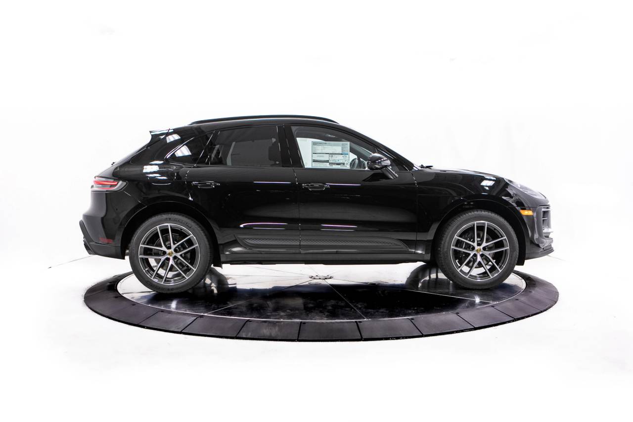 Thumbnail: 2026 Porsche Macan - 8
