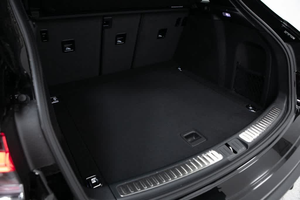 Thumbnail: 2025 Porsche Macan - 16