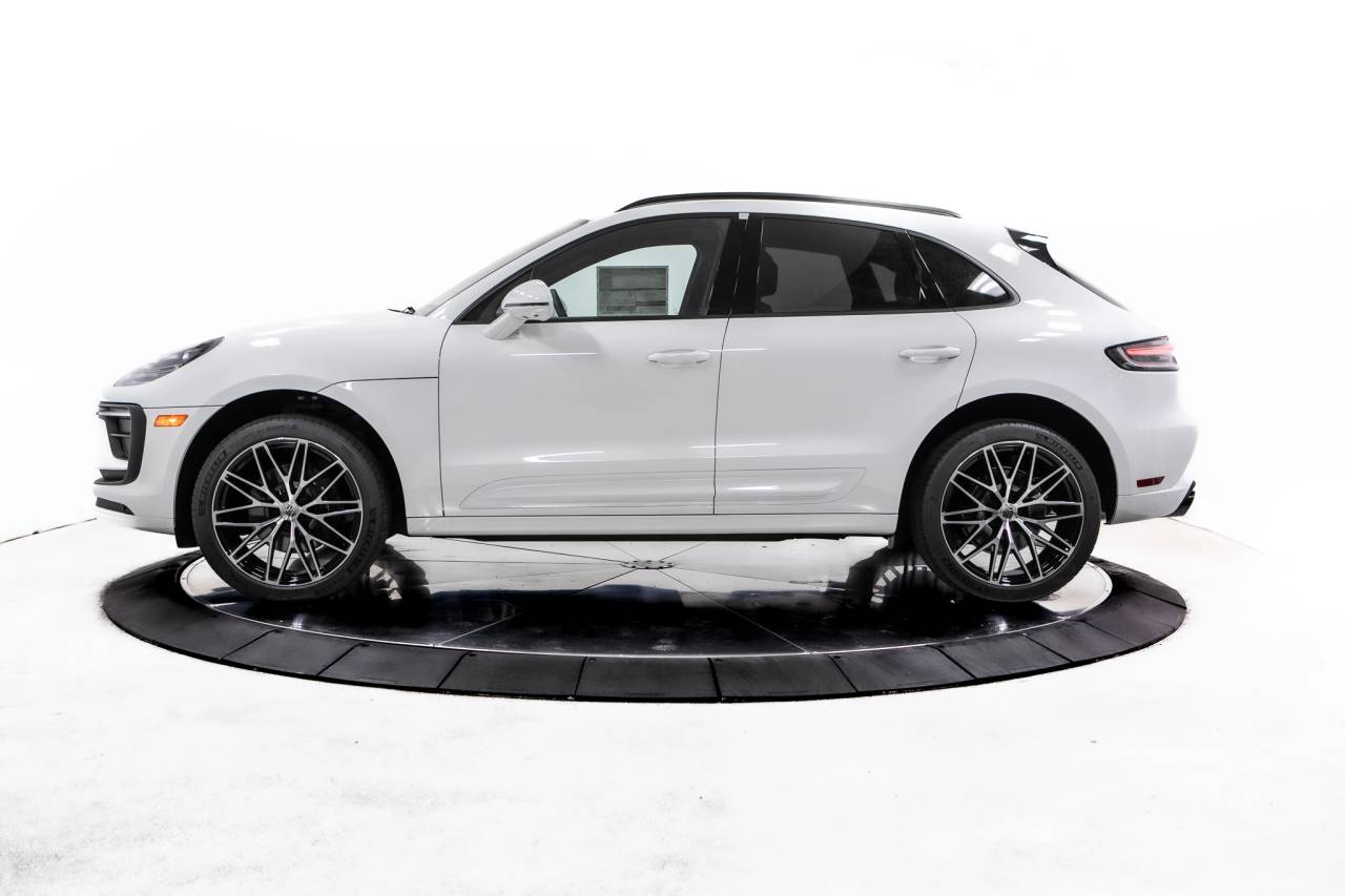 2026 Porsche Macan T photo 2