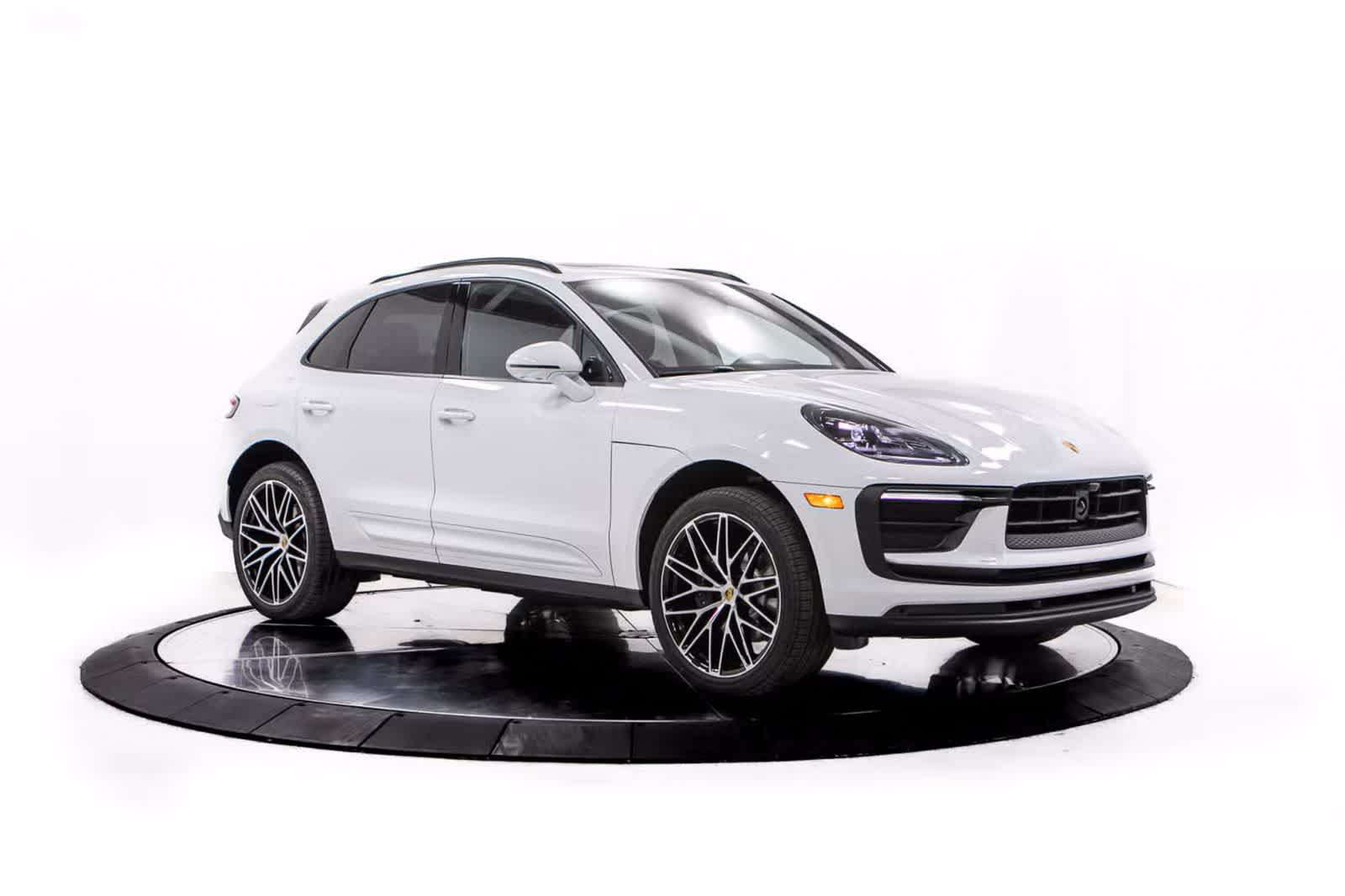 Thumbnail: 2026 Porsche Macan - 9