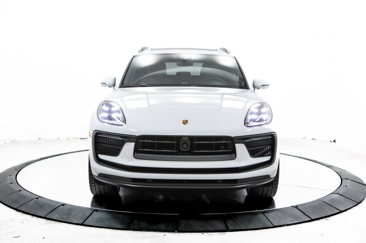 Thumbnail: 2025 Porsche Macan - 12
