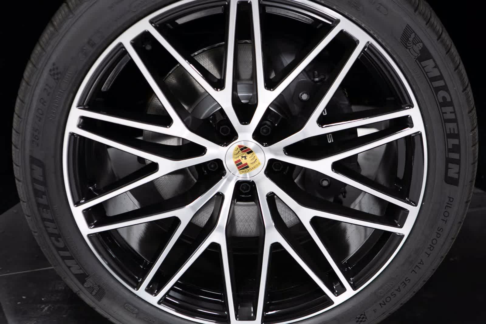 Thumbnail: 2026 Porsche Macan - 11