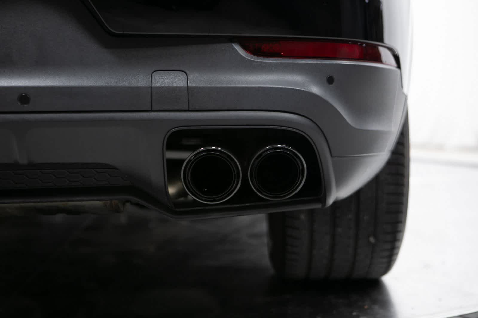 Thumbnail: 2022 Porsche Cayenne - 37