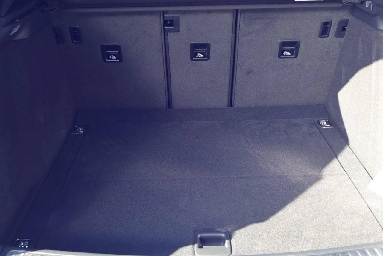 Thumbnail: 2026 Porsche Macan - 22