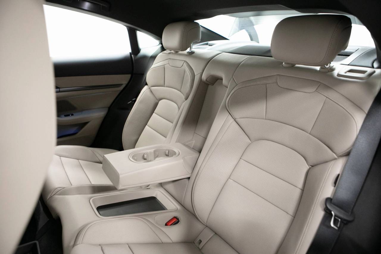 Thumbnail: 2026 Porsche Taycan - 33