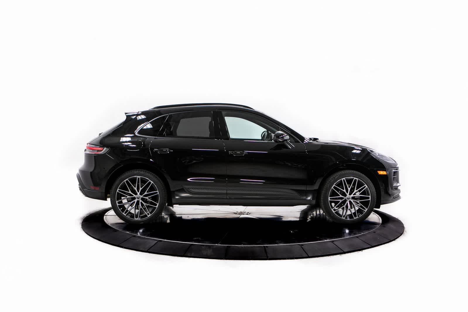 Thumbnail: 2025 Porsche Macan - 8