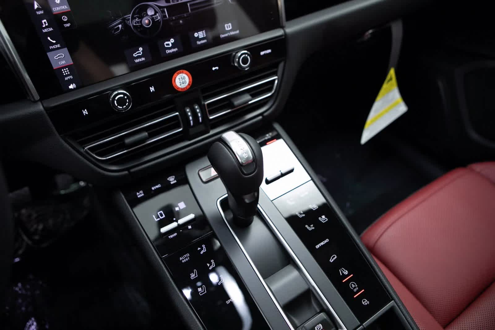 Thumbnail: 2025 Porsche Macan - 16