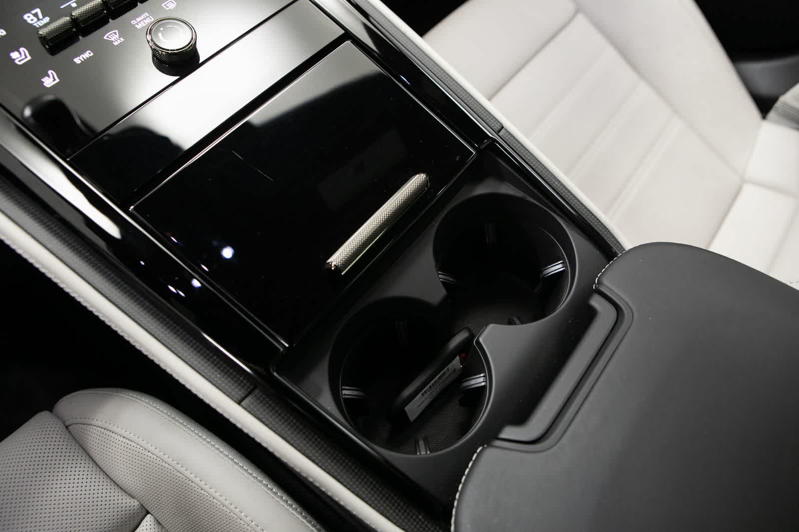 Thumbnail: 2025 Porsche Panamera - 30