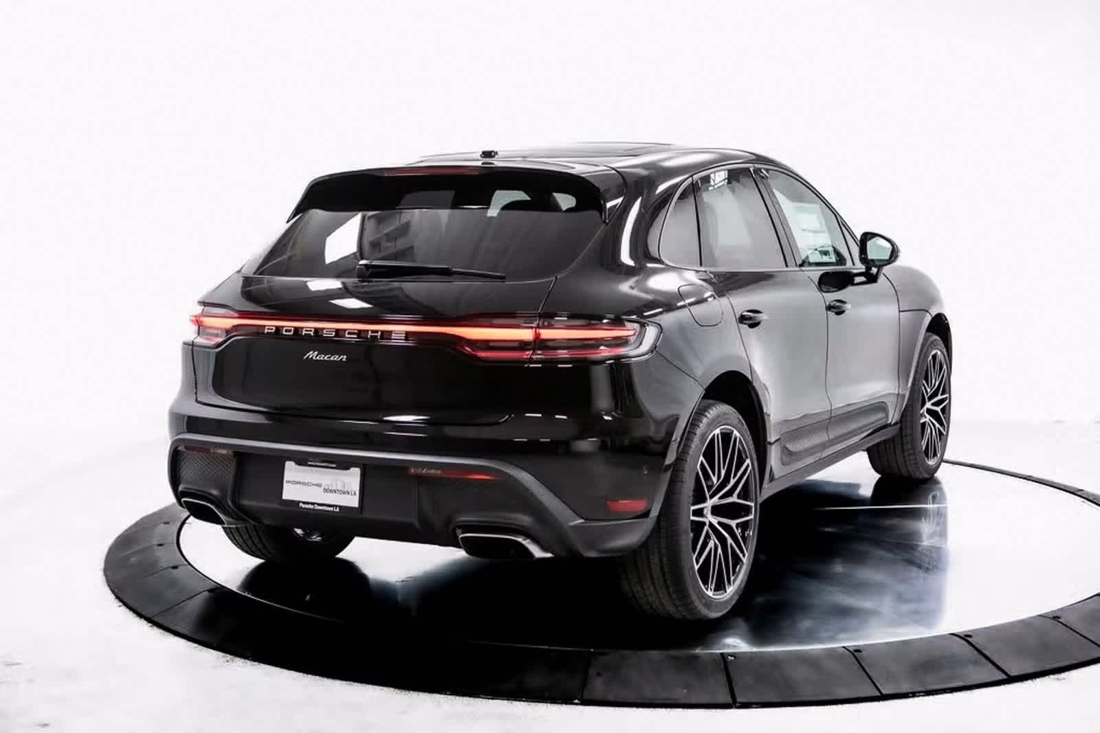 Thumbnail: 2025 Porsche Macan - 7