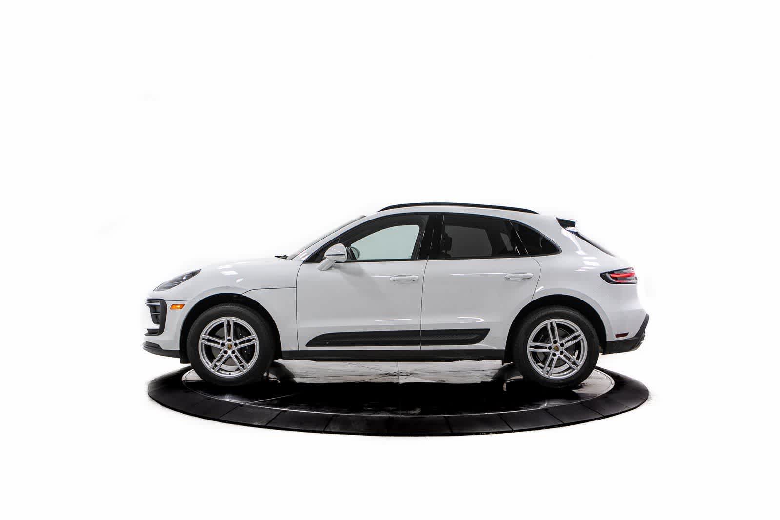 Thumbnail: 2023 Porsche Macan - 2