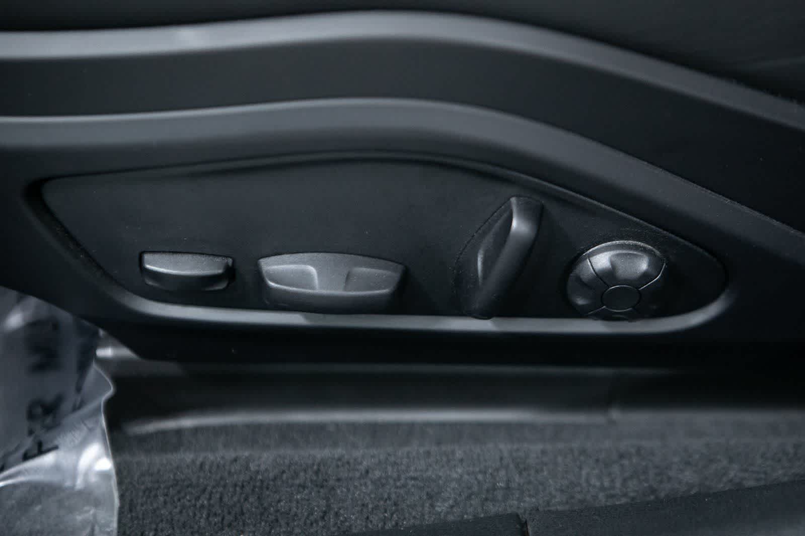 Thumbnail: 2022 Porsche Panamera - 17