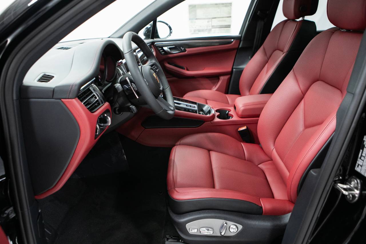 Thumbnail: 2026 Porsche Macan - 23