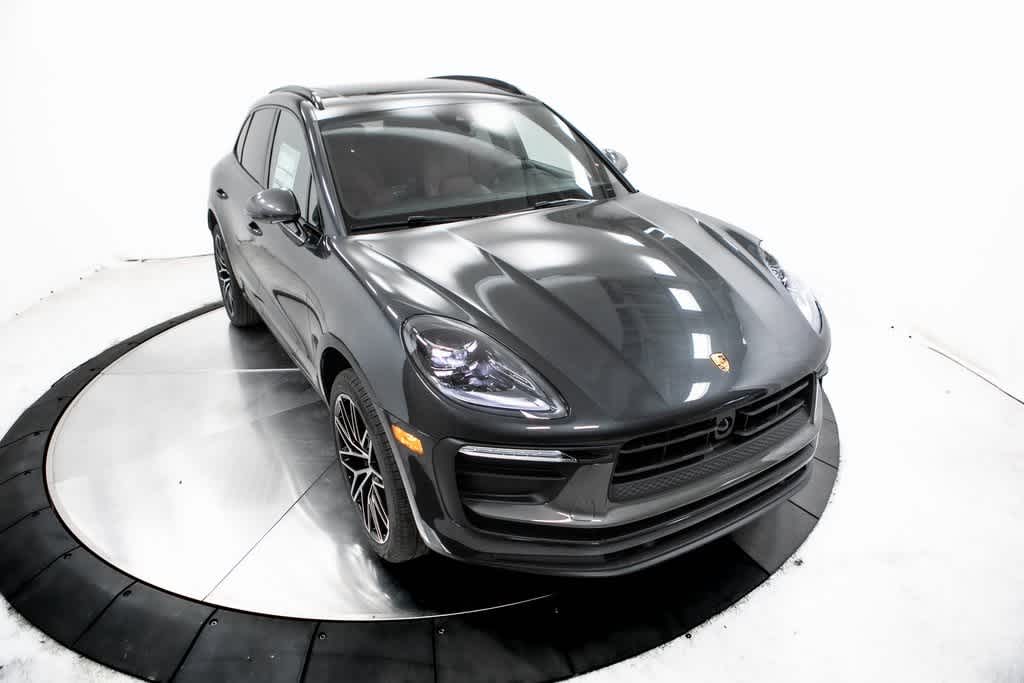 Thumbnail: 2025 Porsche Macan - 40