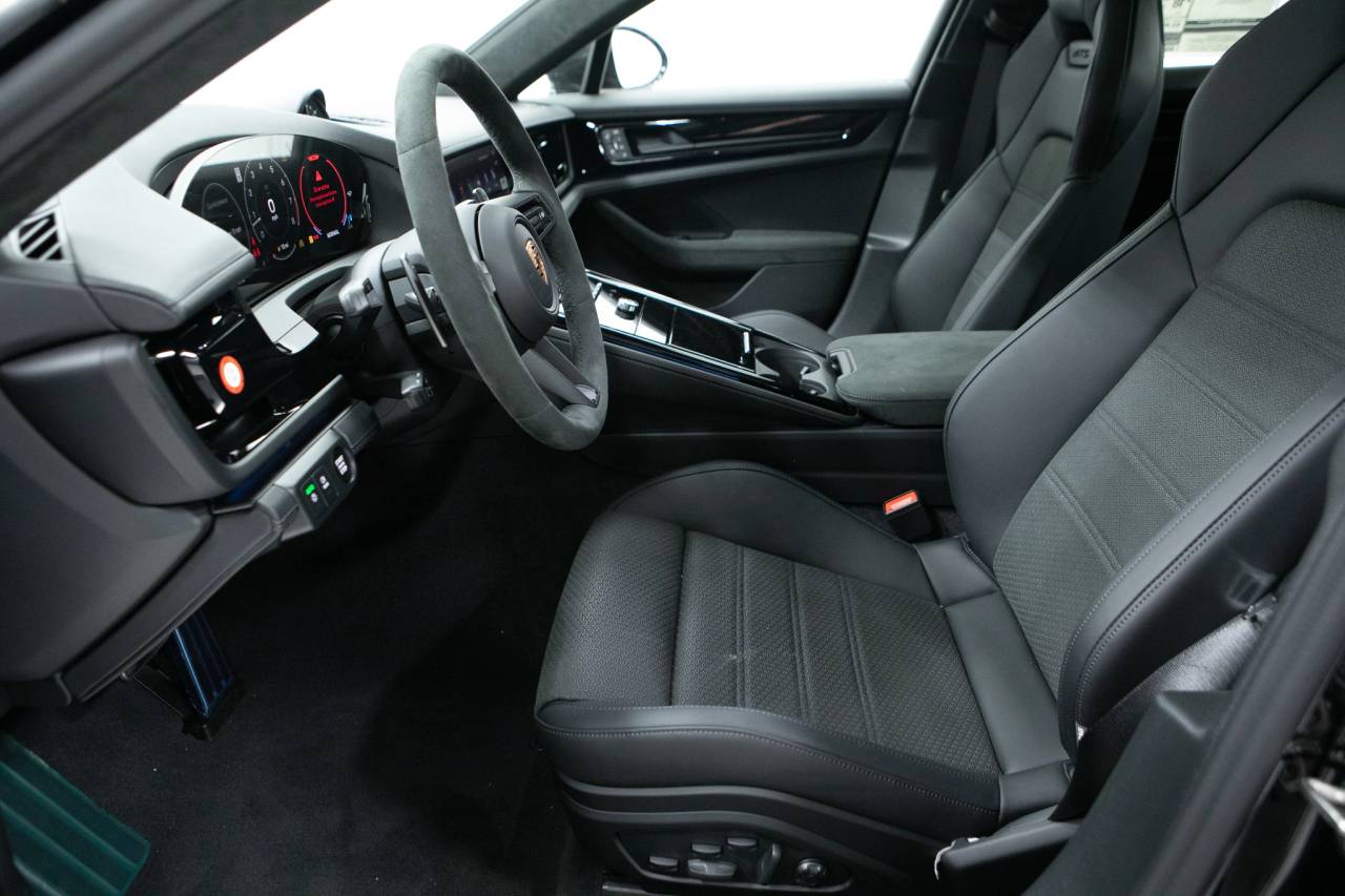 Thumbnail: 2026 Porsche Panamera - 23