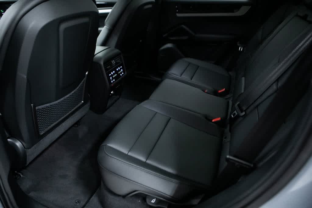 Thumbnail: 2025 Porsche Cayenne - 31