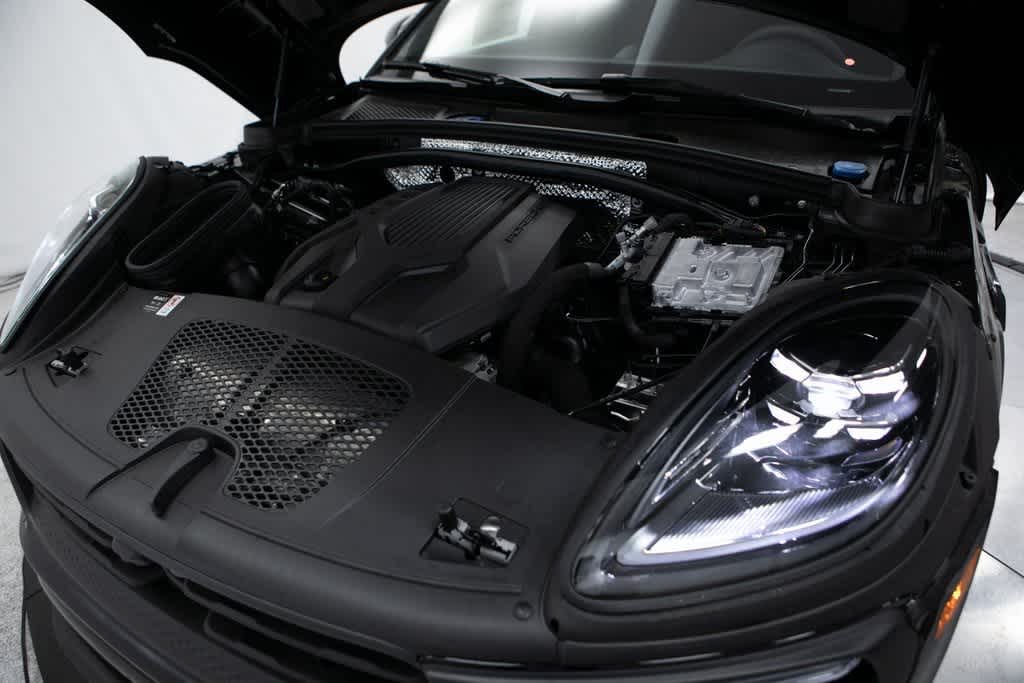 Thumbnail: 2025 Porsche Macan - 37