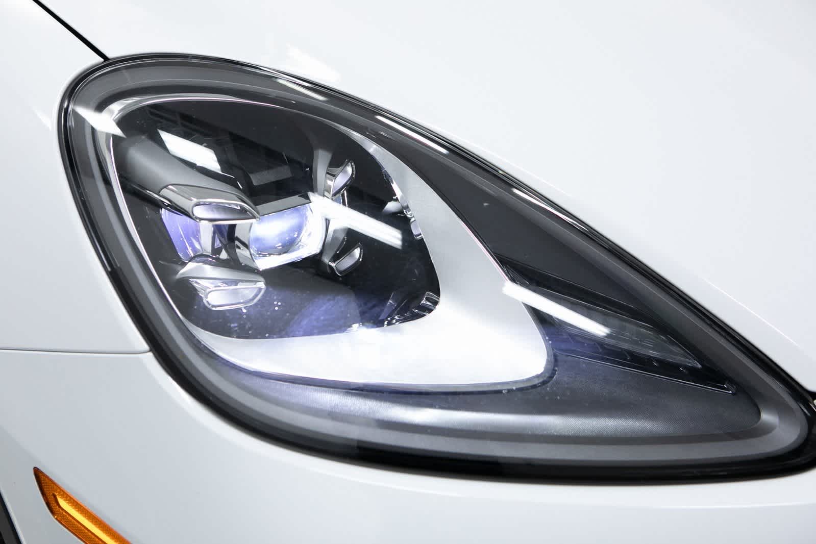 Thumbnail: 2022 Porsche Cayenne - 31