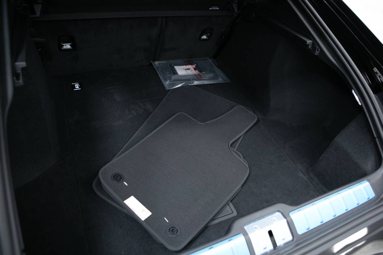 Thumbnail: 2026 Porsche Panamera - 39