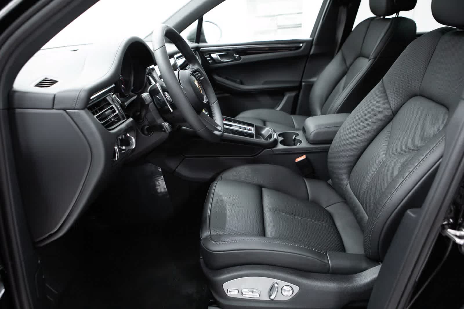 Thumbnail: 2026 Porsche Macan - 23