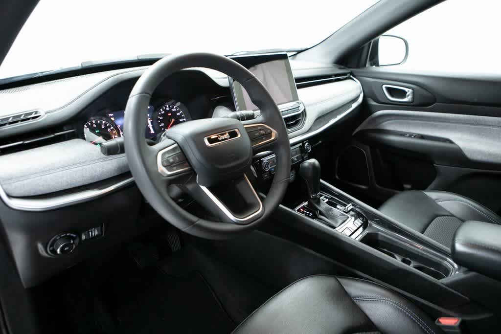 2023 Jeep Compass North Edition Latitude photo 4