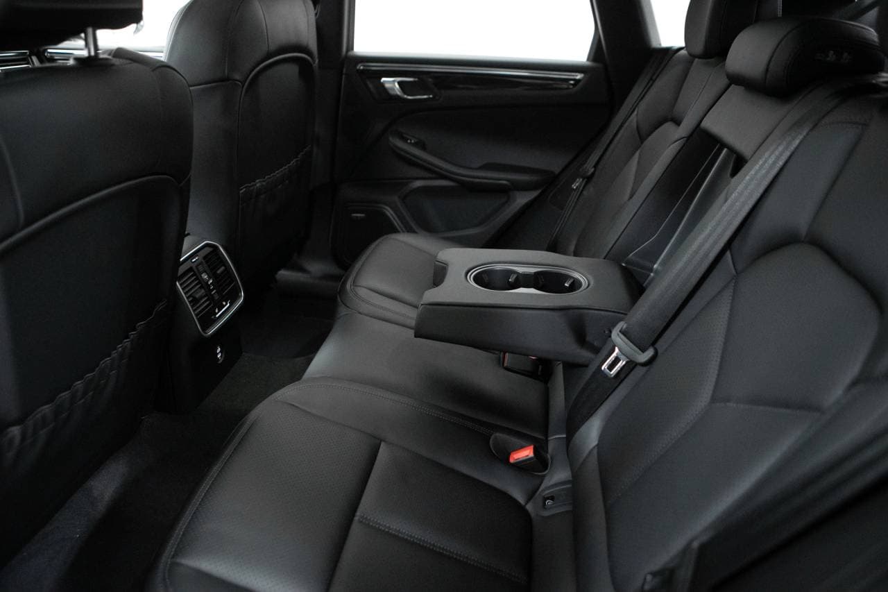 Thumbnail: 2026 Porsche Macan - 35