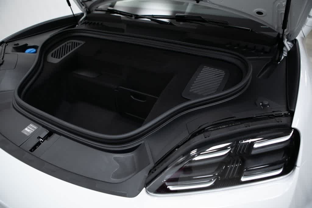 Thumbnail: 2025 Porsche Macan - 18