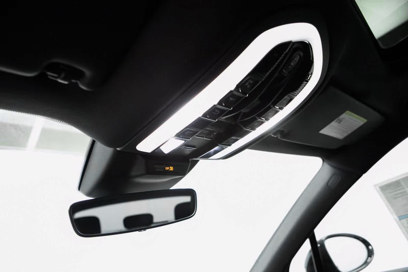 Thumbnail: 2025 Porsche Macan - 22