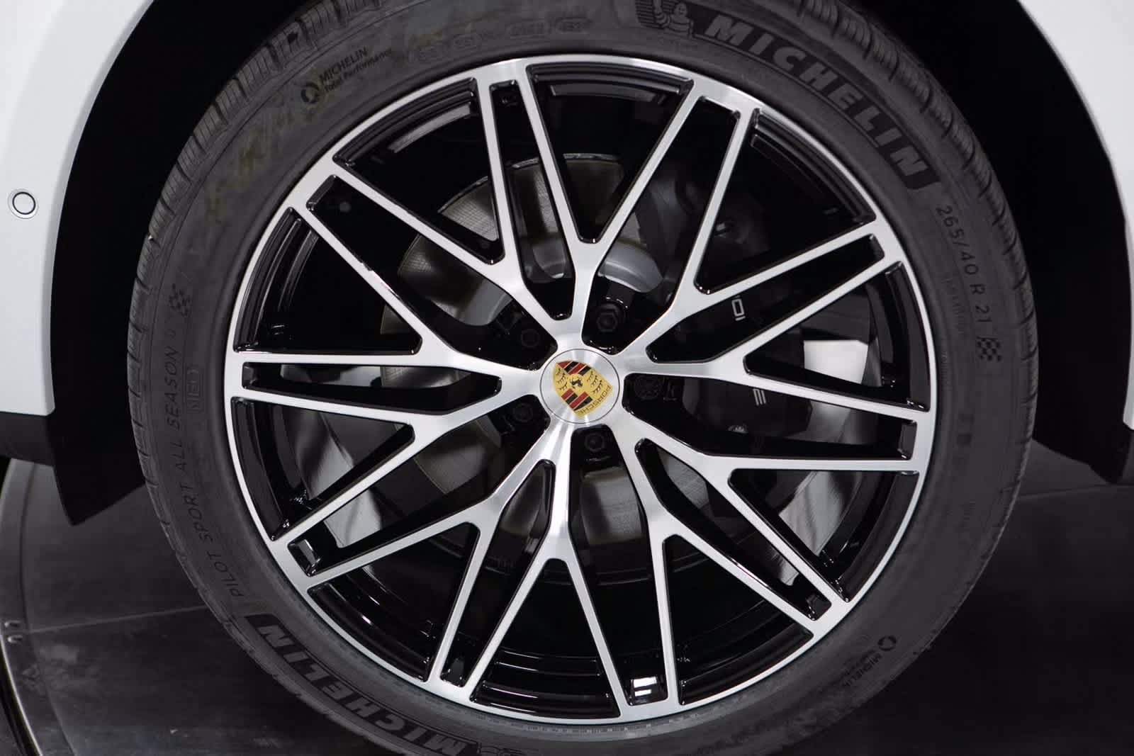 Thumbnail: 2025 Porsche Macan - 11