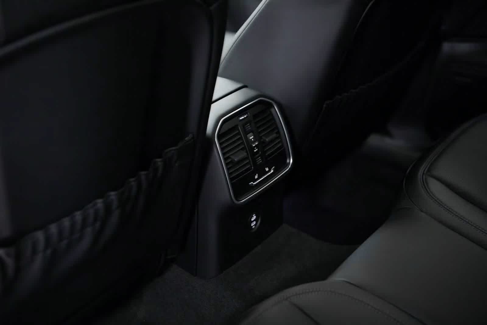 Thumbnail: 2026 Porsche Macan - 35