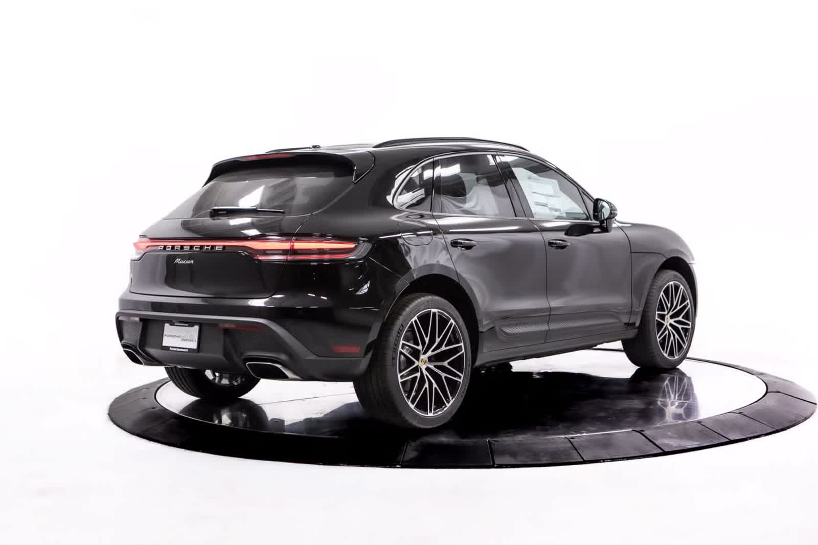 Thumbnail: 2026 Porsche Macan - 7
