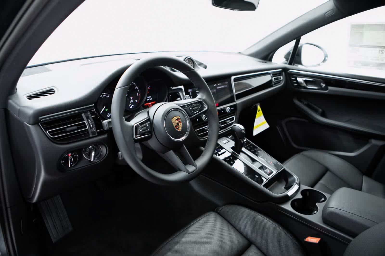 Thumbnail: 2026 Porsche Macan - 4