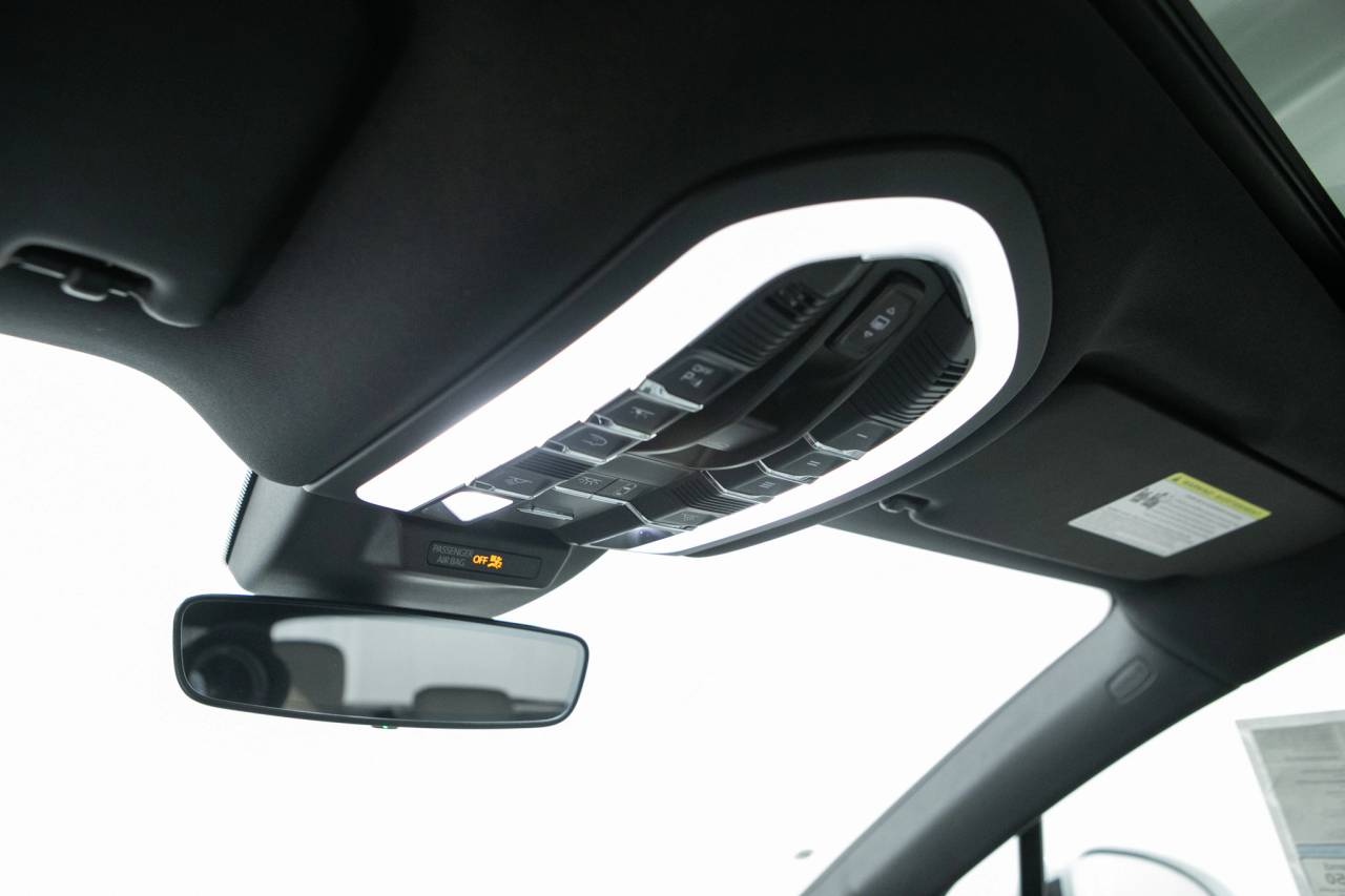 Thumbnail: 2026 Porsche Macan - 31