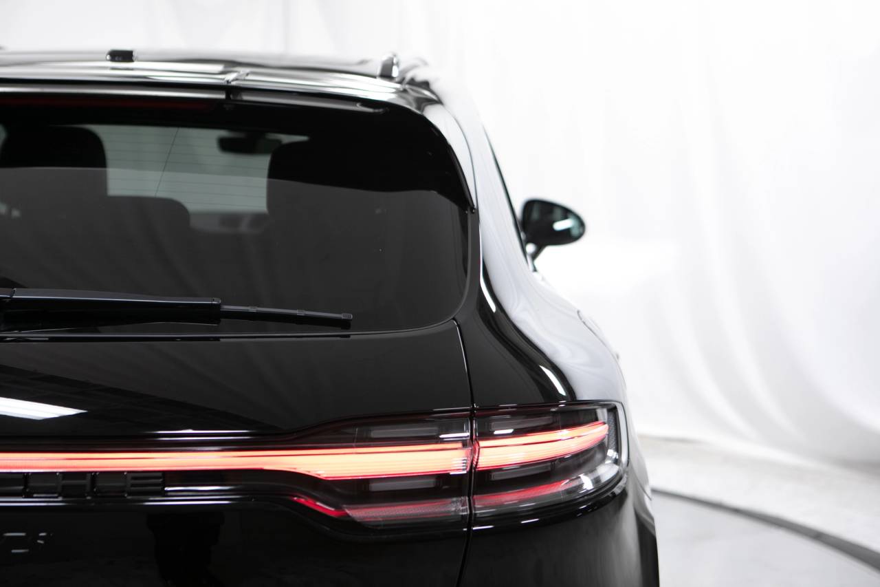 Thumbnail: 2026 Porsche Macan - 18