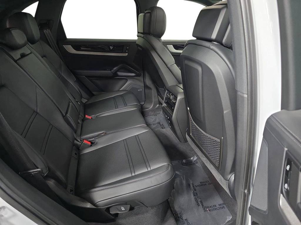 Thumbnail: 2026 Porsche Cayenne - 26