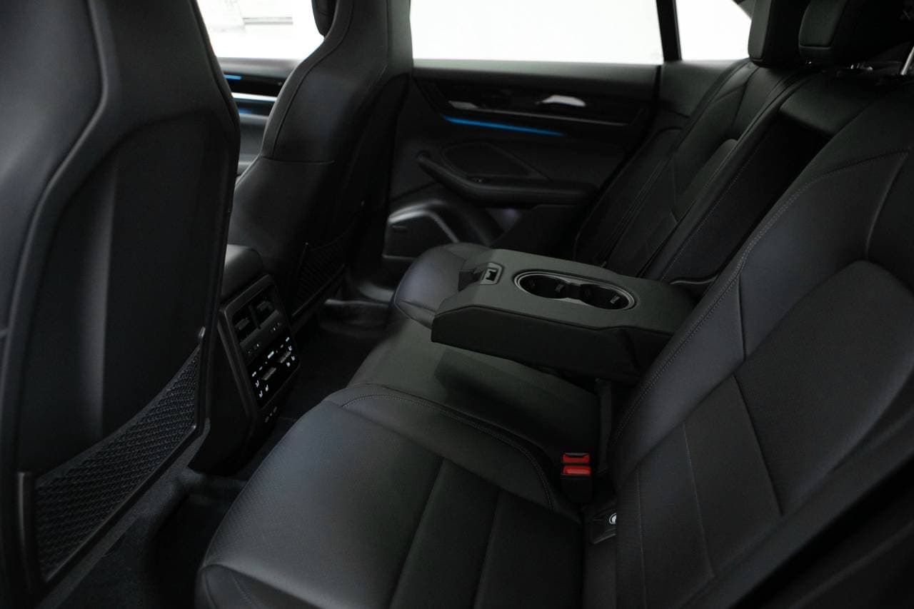 Thumbnail: 2026 Porsche Macan - 36