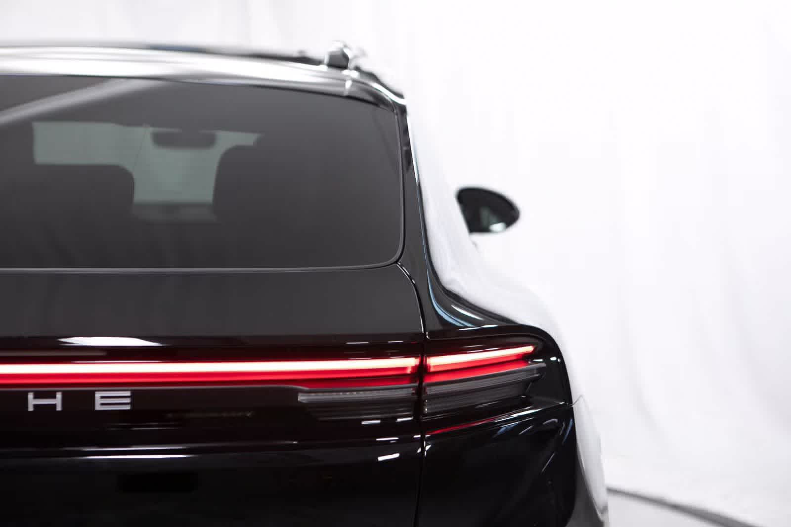 Thumbnail: 2025 Porsche Macan - 21