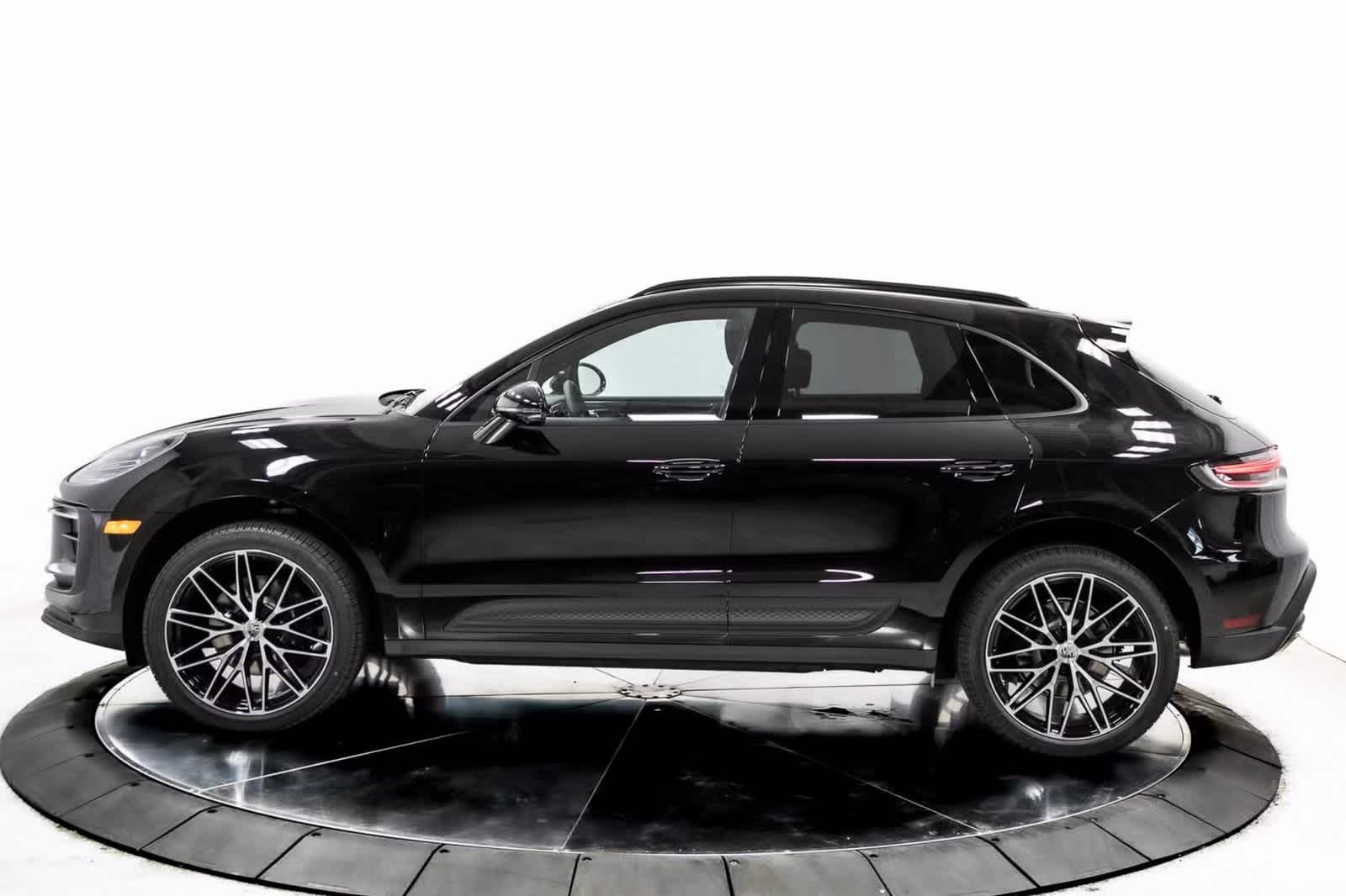 Thumbnail: 2025 Porsche Macan - 2