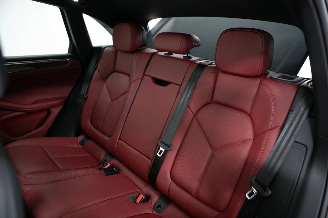 Thumbnail: 2026 Porsche Macan - 34