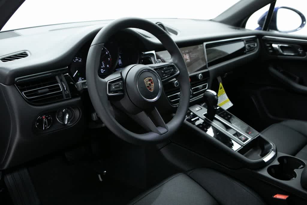 Thumbnail: 2025 Porsche Macan - 4