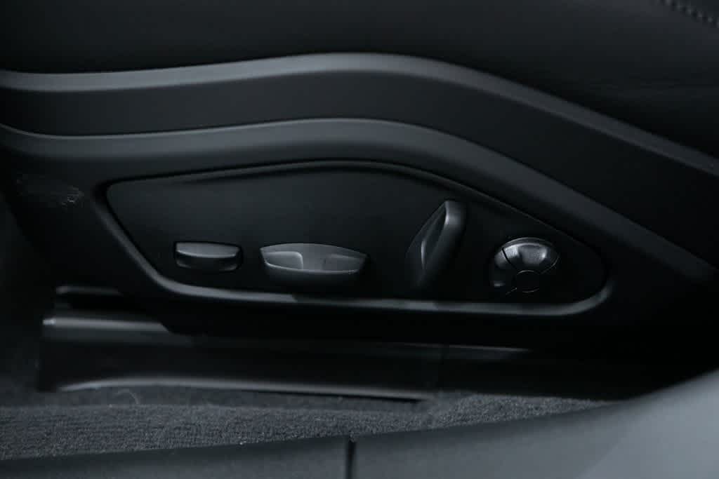 Thumbnail: 2025 Porsche Panamera - 21