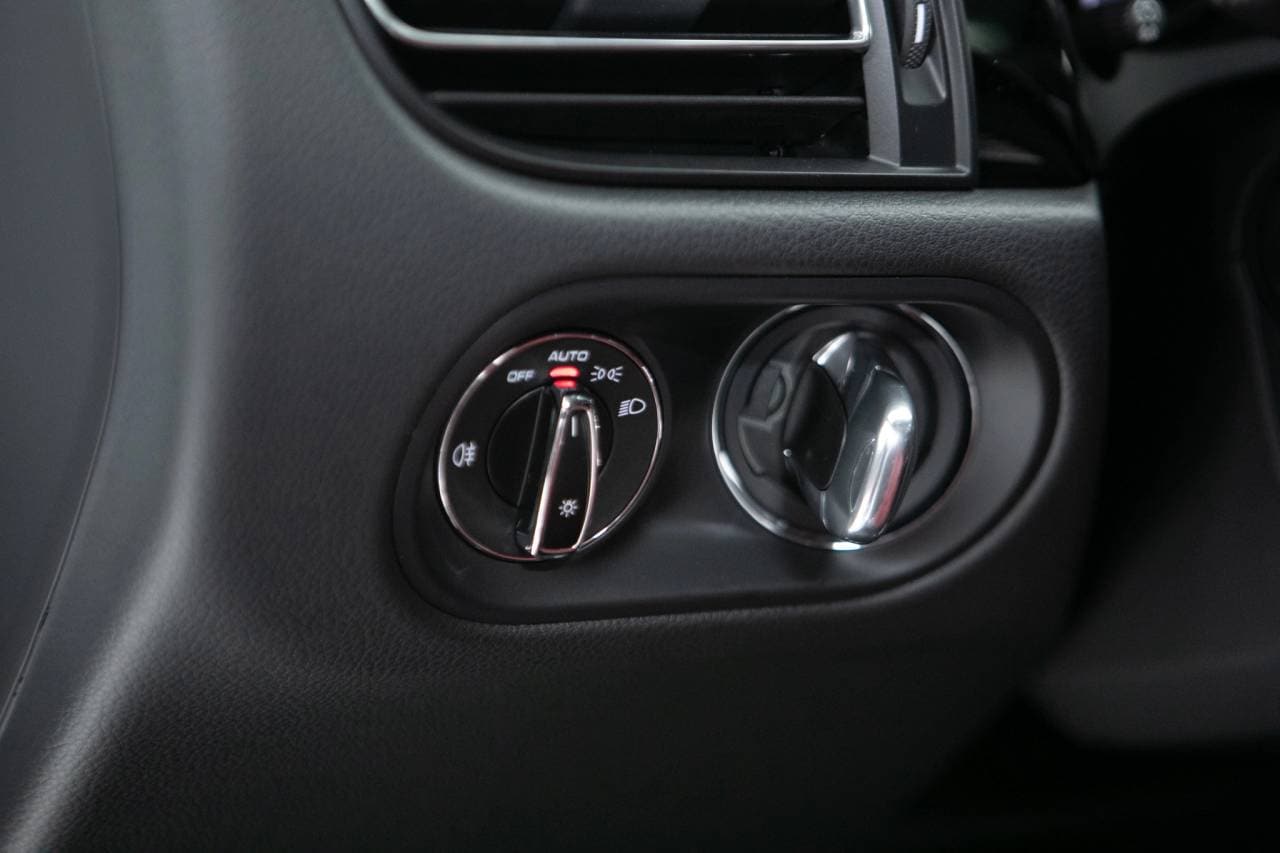 Thumbnail: 2026 Porsche Macan - 28