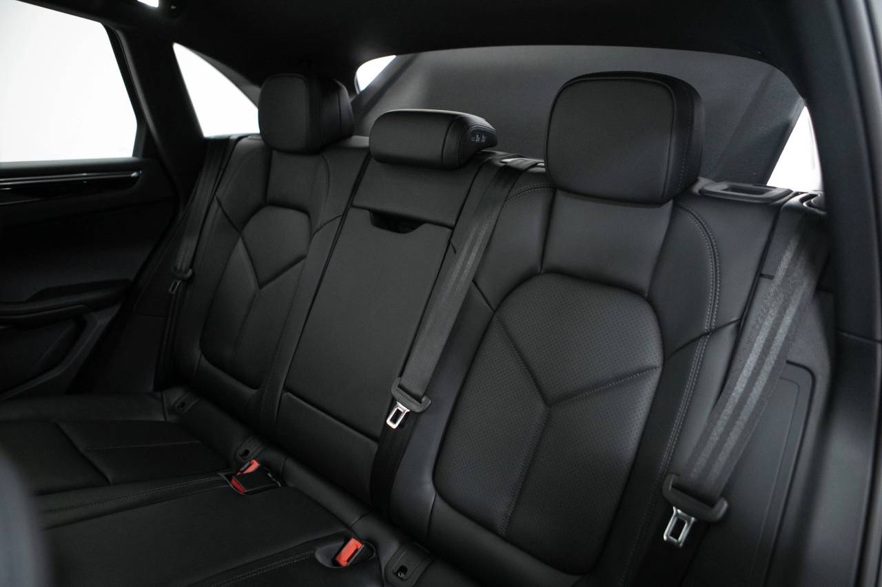 Thumbnail: 2026 Porsche Macan - 38