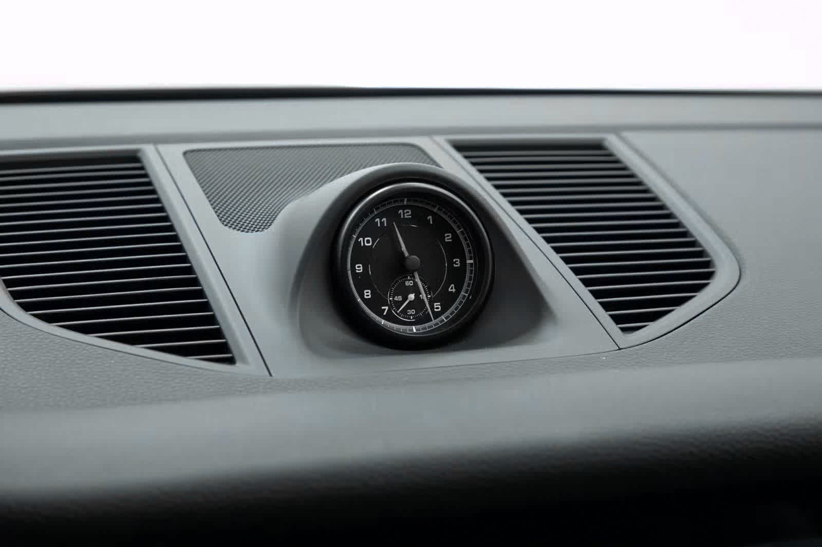 Thumbnail: 2025 Porsche Macan - 24