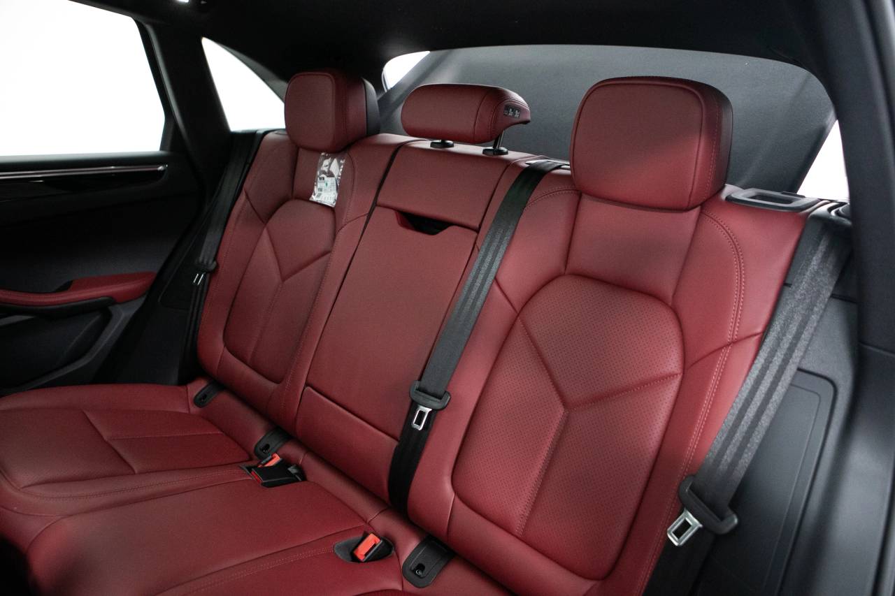 Thumbnail: 2026 Porsche Macan - 38