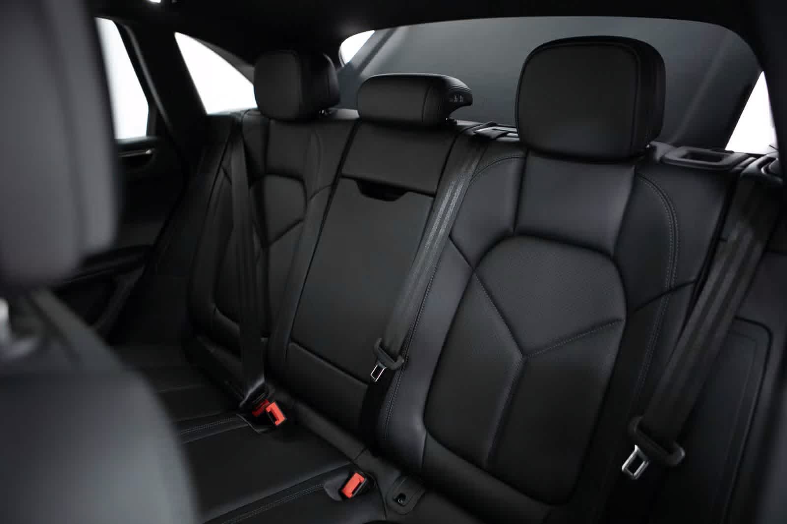 Thumbnail: 2026 Porsche Macan - 37