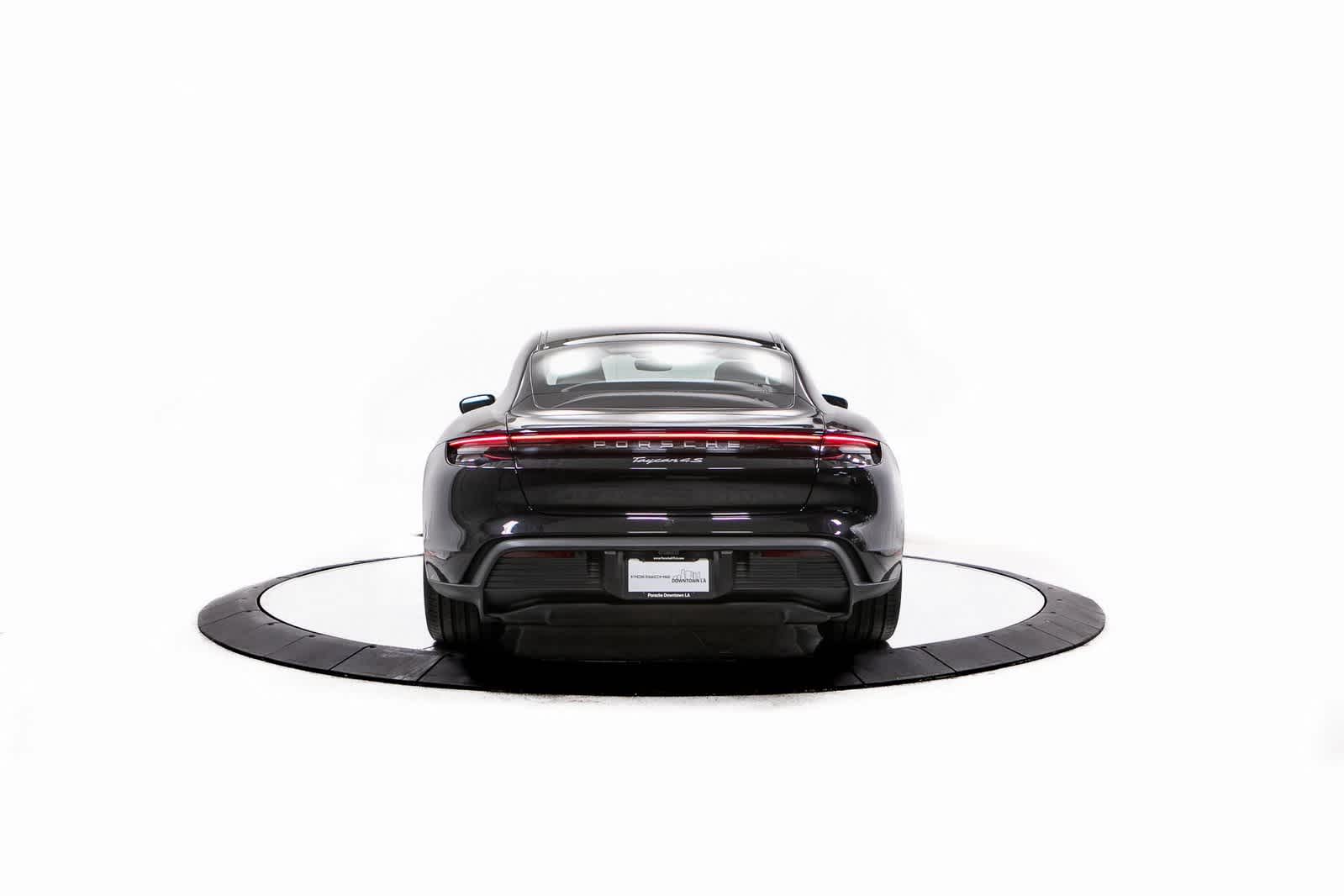 Thumbnail: 2022 Porsche Taycan - 6