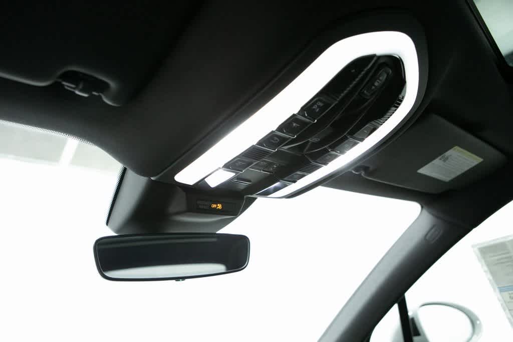 Thumbnail: 2025 Porsche Macan - 31