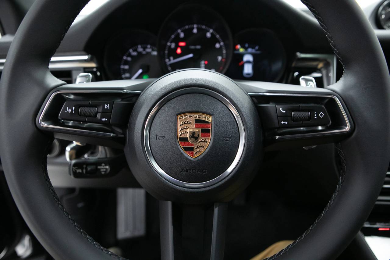 Thumbnail: 2026 Porsche Macan - 21