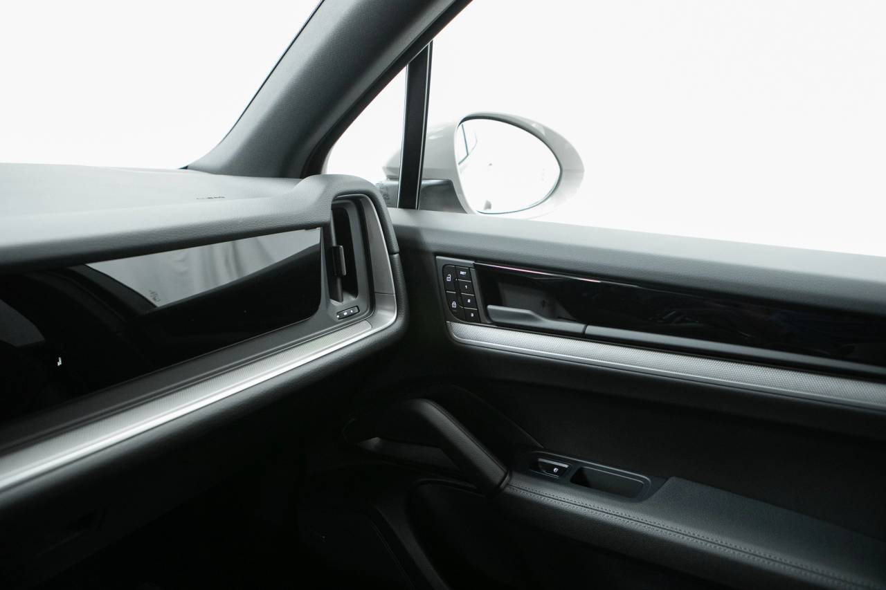 Thumbnail: 2026 Porsche Cayenne - 32