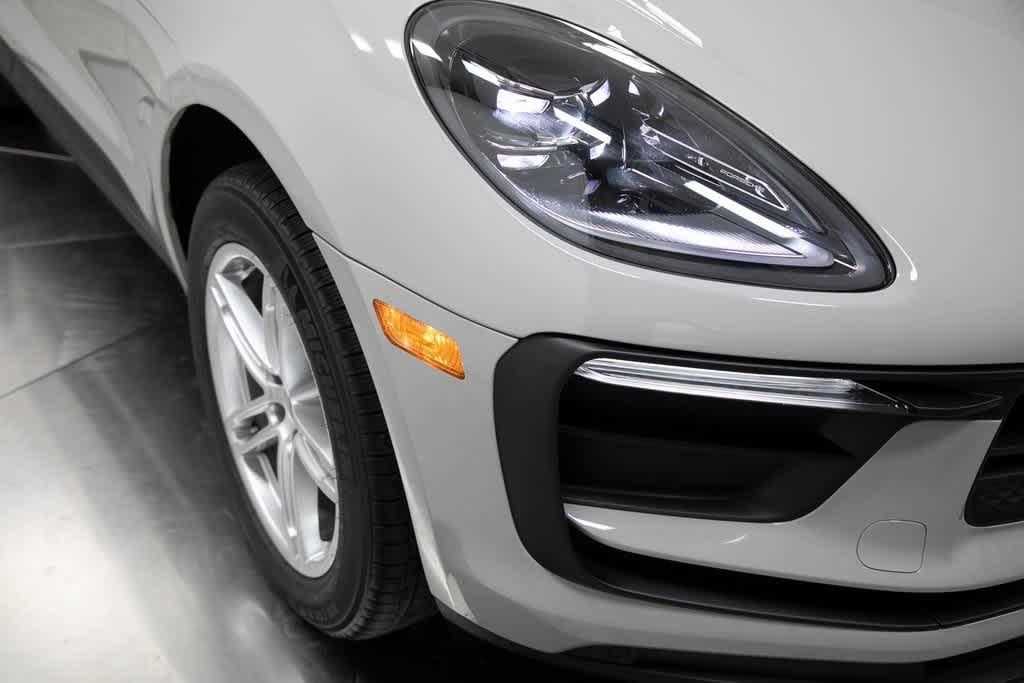 Thumbnail: 2025 Porsche Macan - 29